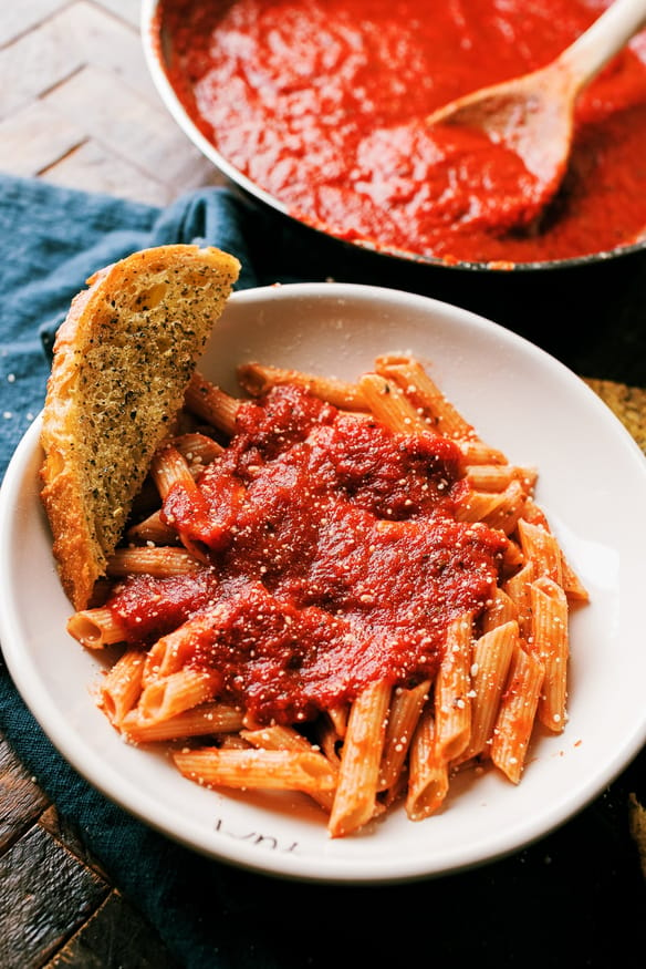 This easy 15 minute marinara sauce, is loaded with so much flavor it will taste like your grandma was in the kitchen all day making it. 