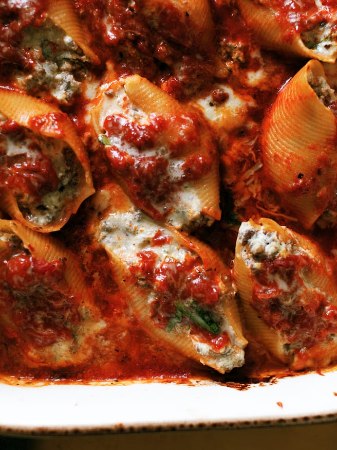Lasagna stuffed shells with ground beef, ricotta and Italian seasonings, topped with mozzarella and can be made ahead of time!