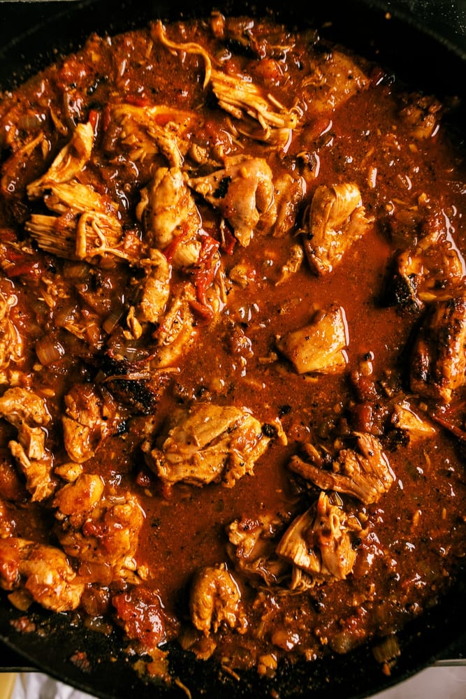Butter Chicken is a delicious Indian recipe that is velvety to the mouth and rich in flavor. Not spicy and perfect for the entire family!