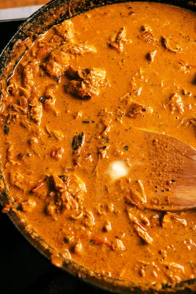 Butter Chicken is a delicious Indian recipe that is velvety to the mouth and rich in flavor. Not spicy and perfect for the entire family!