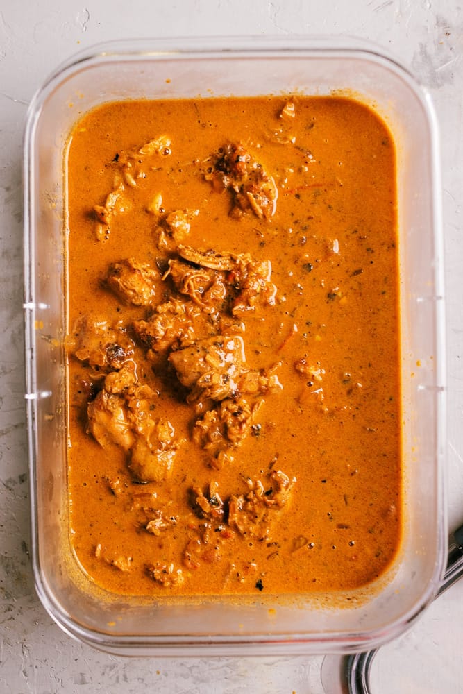 Butter Chicken is a delicious Indian recipe that is velvety to the mouth and rich in flavor. Not spicy and perfect for the entire family!