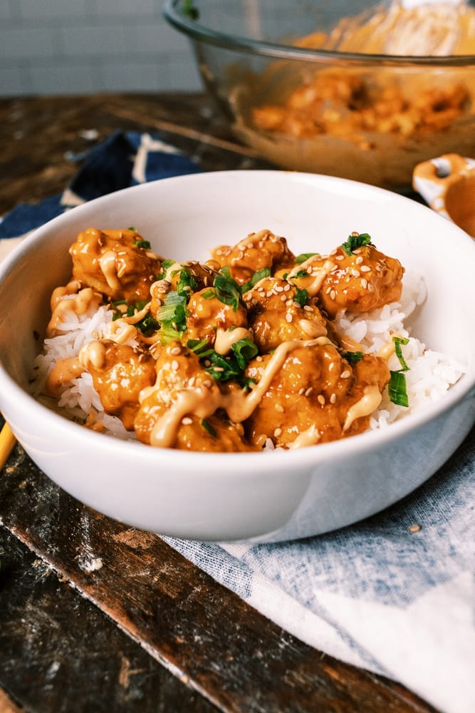 30-minute Air Fryer Bang Bang Chicken with crispy air-fried chicken bites, tossed in a spicy mayonnaise, sweet chili, and sriracha sauce