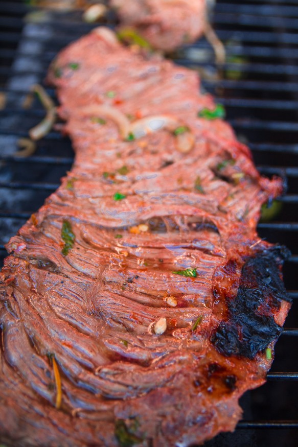 This carne asada beer marinade recipe uses beer and fresh citrus ingredients, with some heat and smokiness using cayenne jalapeno and smoked paprika.