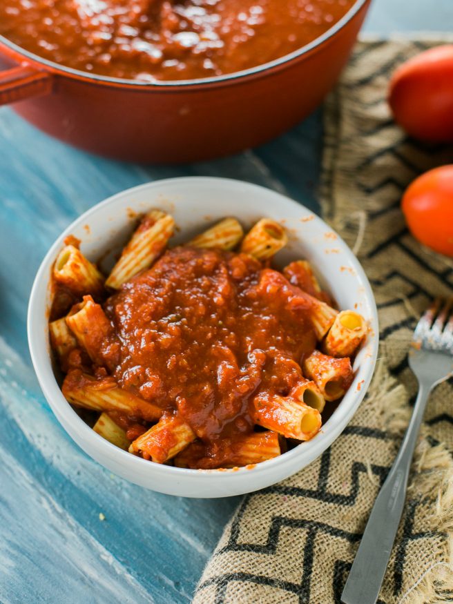 Slow cooked spaghetti sauce over 6 hours. Using garlic, basil, oregano and other spices, cooked low and slow for the perfect Sunday spaghetti sauce!