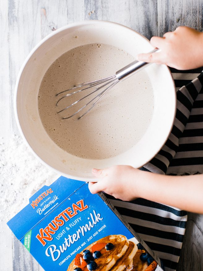 Sheet Pan Pancakes makes breakfast prep extremely easy. Adding fresh fruit on top of your pancakes in a sheet pan, to serve the whole family, or store in meal prep containers for the week! 