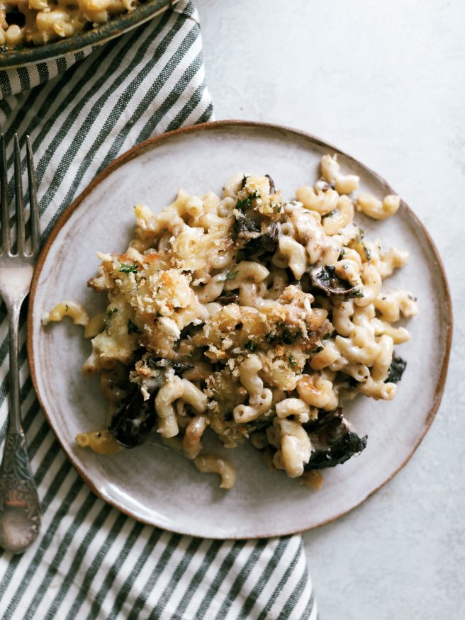 This portobello mushroom mac and cheese recipe is what dreams are made of. Loaded with four different kinds of cheese and hearty portobello mushroom.