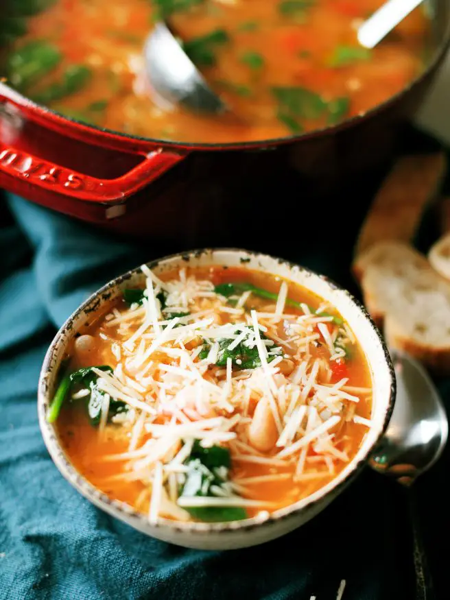 Bean and barley soup with fennel, fire-roasted tomatoes, spinach and parmesan cheese. Aweome soup for a cool weeknight! 