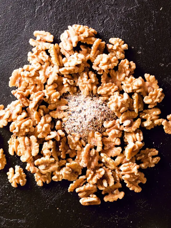 These everything Seasoned Walnuts are the PERFECT snack for the everything season fan out there!