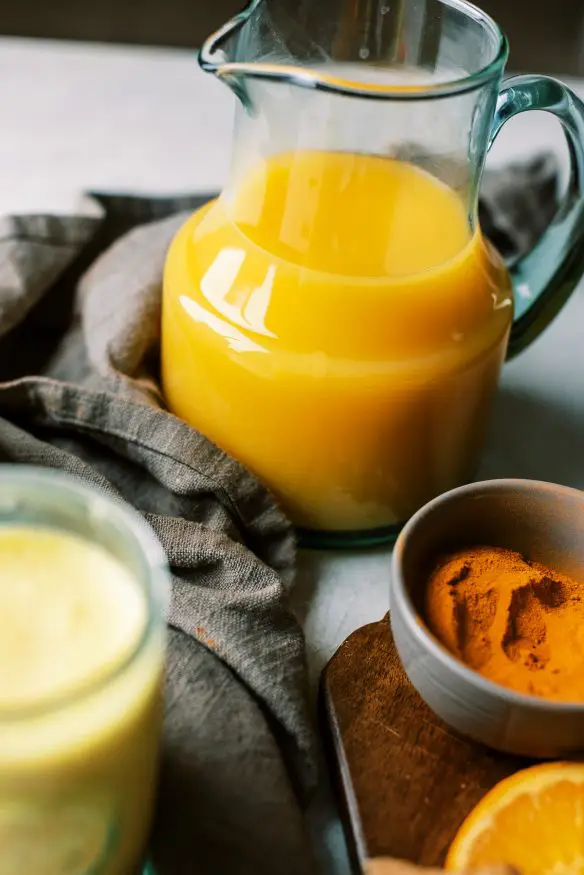This orange juice ginger and turmeric smoothie is the perfect breakfast or afternoon snack to get a great source of immune supporting nutrients into your system. 