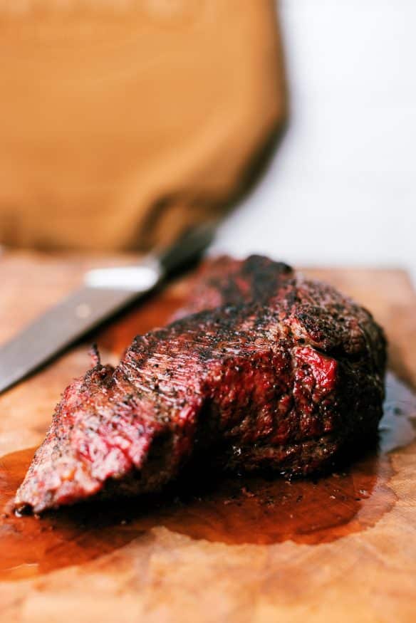 If you want to make an amazing tri tip roast, look no further. I smoked a tri tip roast with a pepper- based Texas style rub. 