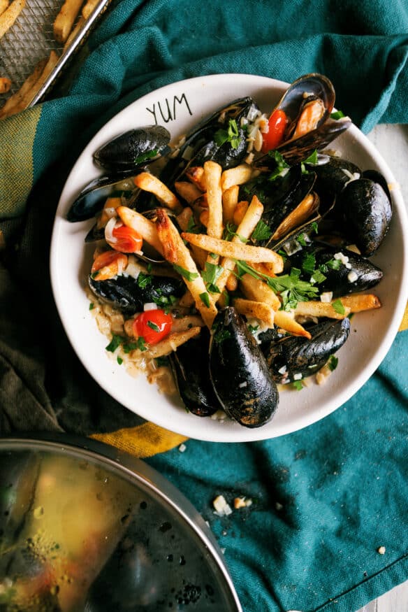 Mussels in a white wine cream sauce served over paprika fries is an easy to make recipe with little prep time!